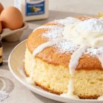 Tarta de yogur súper esponjosa: la base perfecta que puedes transformar a tu gusto