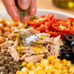Ensalada proteica sin grasas: sabor y ligereza sin cocinar