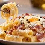 Carbonara súper cremosa: el secreto inesperado que nadie cuenta