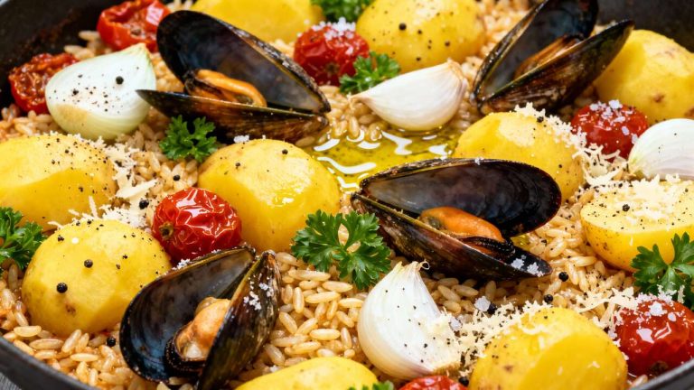 Arroz, papas y mejillones: receta clásica del sur de Italia